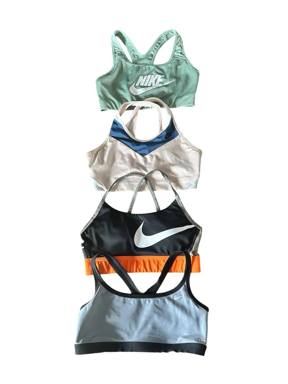 BUNDLE (4) Women’s Nike sport bras Size Small